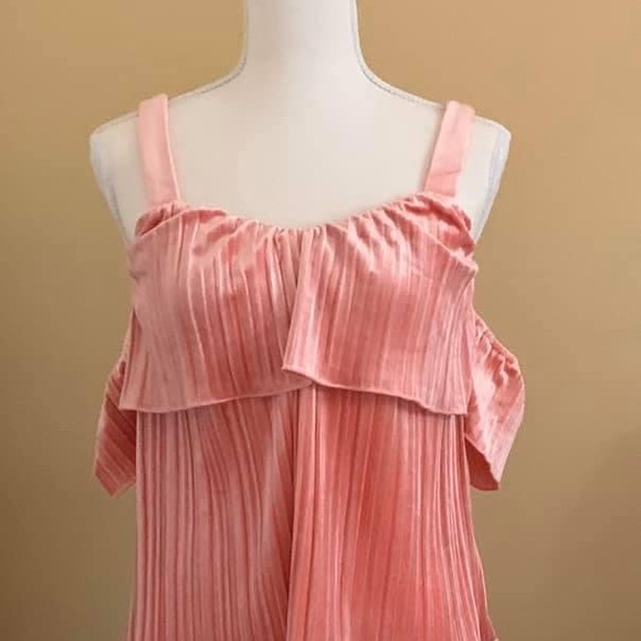 Ladies Pink Ruffled top - Picture 3 of 3